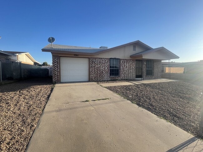 Photo - 5761 Longview Dr