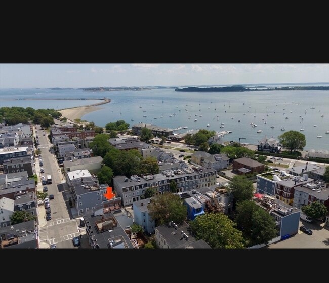 Photo - 779 E 6th St