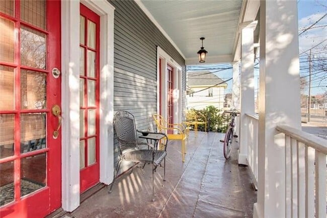 Building Photo - 1BD/1BA Uptown. Walk to Magazine St, Cherry Coffee, and Wisner Park Unit 4909 A