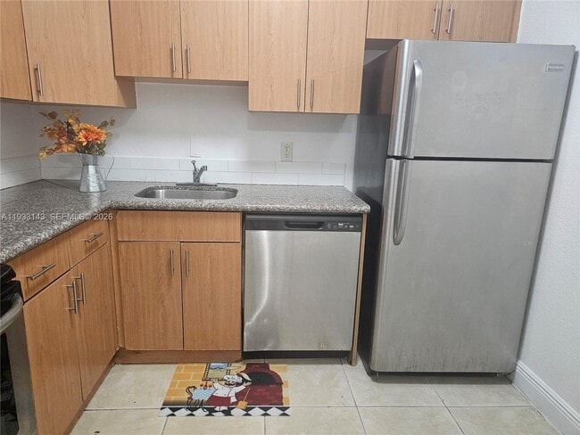 Building Photo - 5122 NW 79th Ave Unit 305