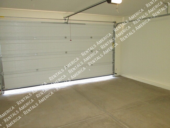 3866 E Loma Vista St