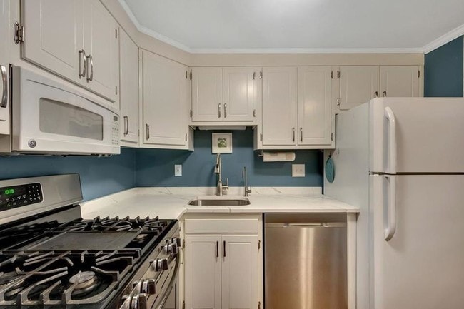 Kitchen - 241 Main St Unit C3