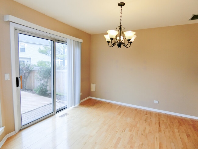 Photo - 905 Sturnbridge Ct