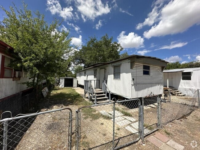 Building Photo - 3632 SW Military Dr Rental