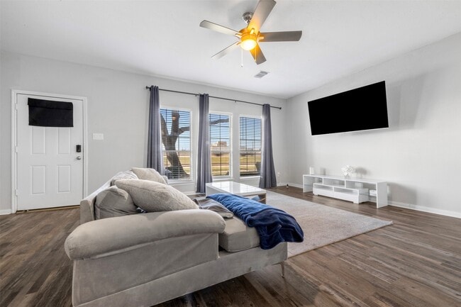 Building Photo - 1413 TX-146