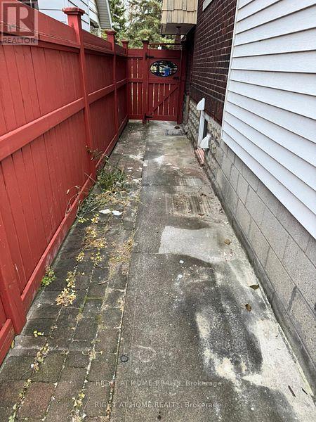 Photo - 1395 Dougall Ave