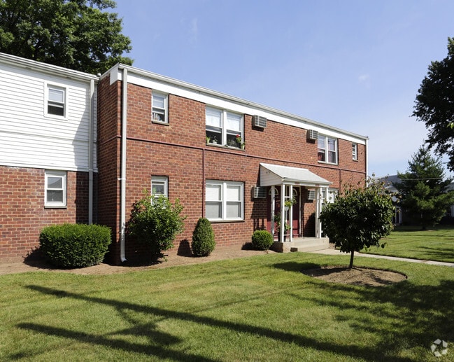 Monroe Garden Apartments For Rent in Elizabeth, NJ