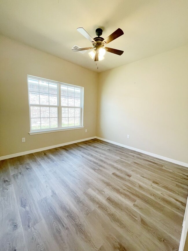 Photo - Beautiful 4 bedroom 2.5 Bath Home quite neighborhood