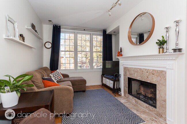 Photo - 1417 W Erie St Unidad #  02