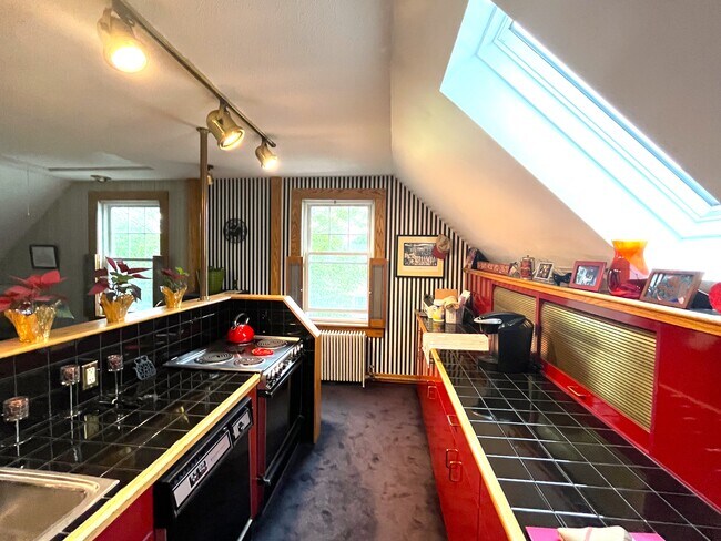 Photo - 612 Beacon St Unit Apartment