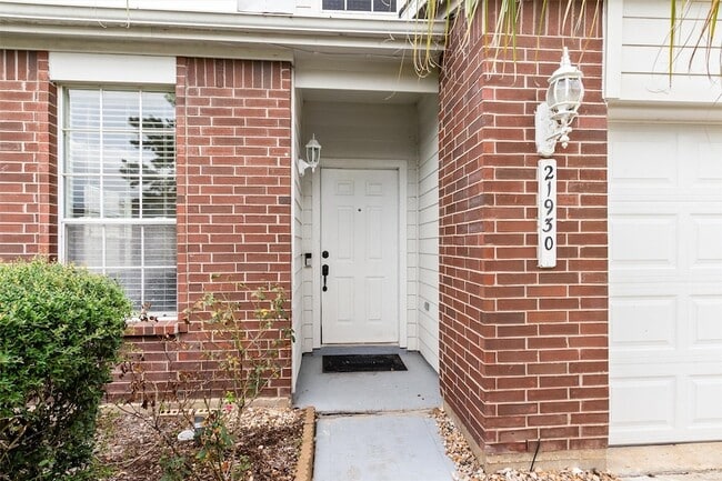 21930 Holly Branch Dr