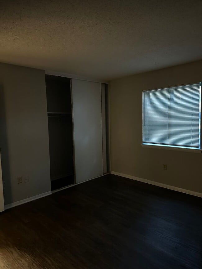 Photo - 2205-114D Sunderland Rd