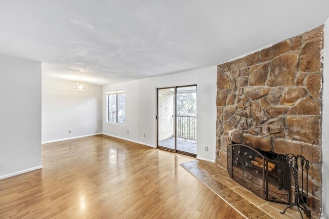 Photo - Top Floor 2bed/2bath in an Exclusive Community in the heart of Kirkland, WA! Unit D120