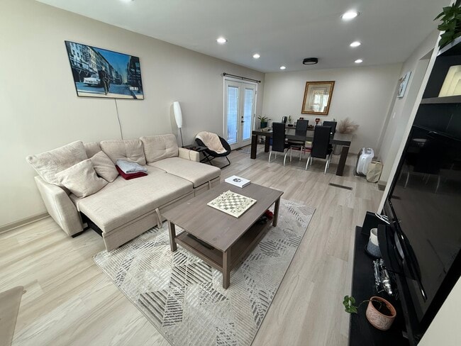 Photo - 536 S 74th St