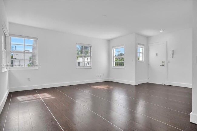 Building Photo - 1457 Meridian Ave Unit # 204 Rental