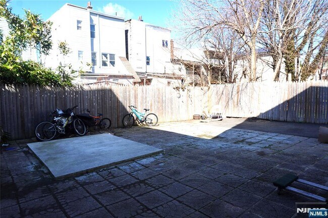 Photo - 399 S 6th St