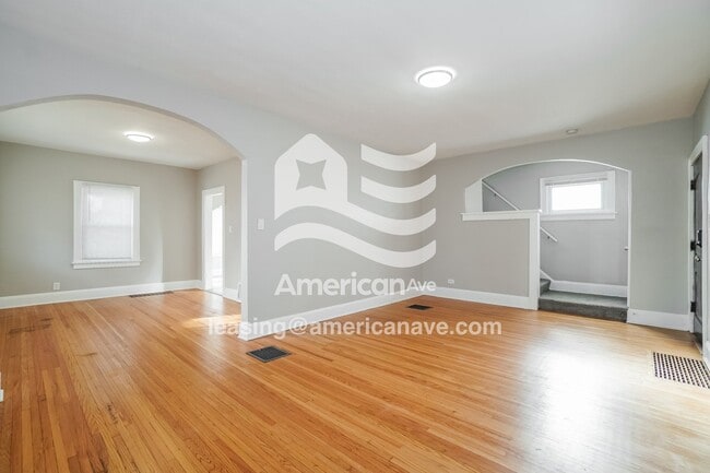 Photo - 737 Hampton Ave