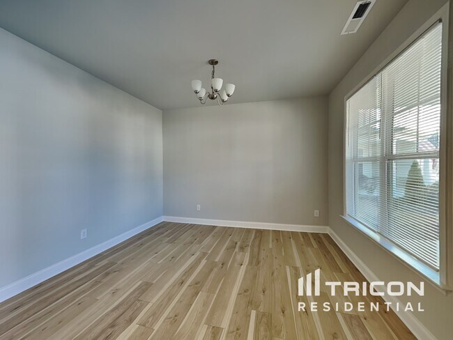 Photo - 165 Lynnridge Dr