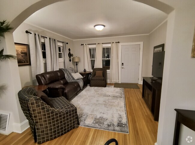 Building Photo - 607 7th Ave SE Rental