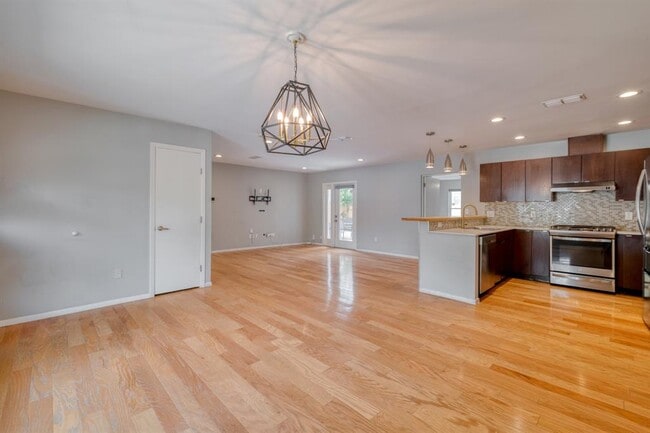 Photo - 1413 Berkshire Dr