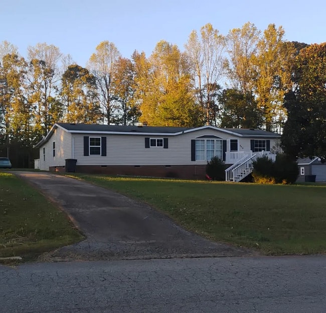 Building Photo - 209 Hickory Nut Dr