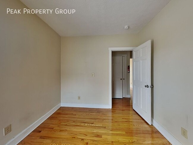 Photo - 1393 Indianola Ave