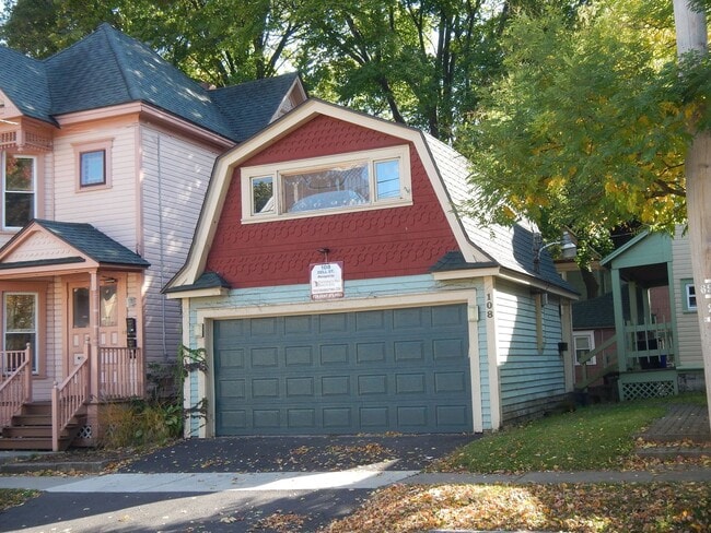 Building Photo - Avail. 6/1/26 Charming Efficiency-One Bloc... Rental