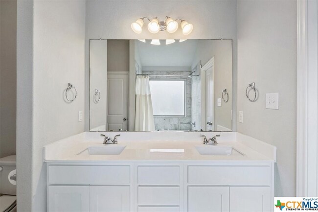 Photo - 904 Glenhaven Cove