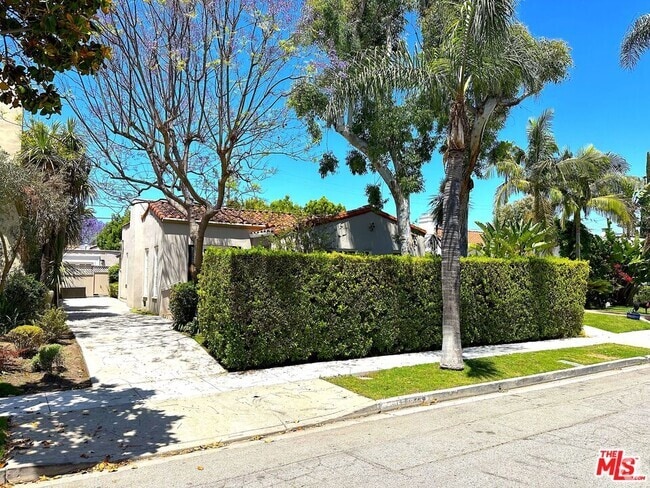 Building Photo - 9019 Rosewood Ave Rental