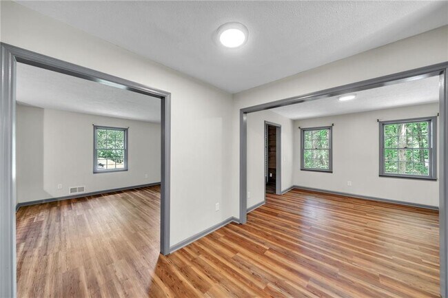 Photo - 5902 Cumming Hwy