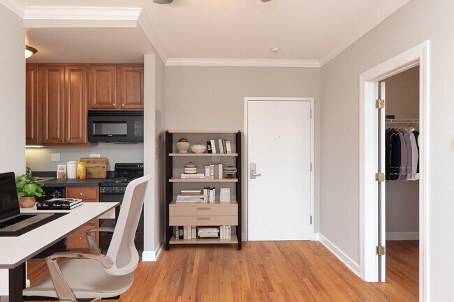 Photo - 828 W. Fullerton