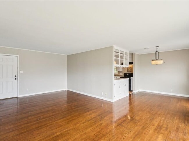 Photo - 2607 S Maplewood Ave