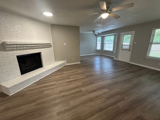 Photo - 1900 Sq Feet of Living Space