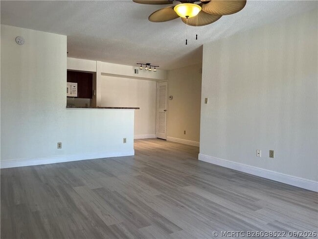 875 Riverside Dr Unit 725
