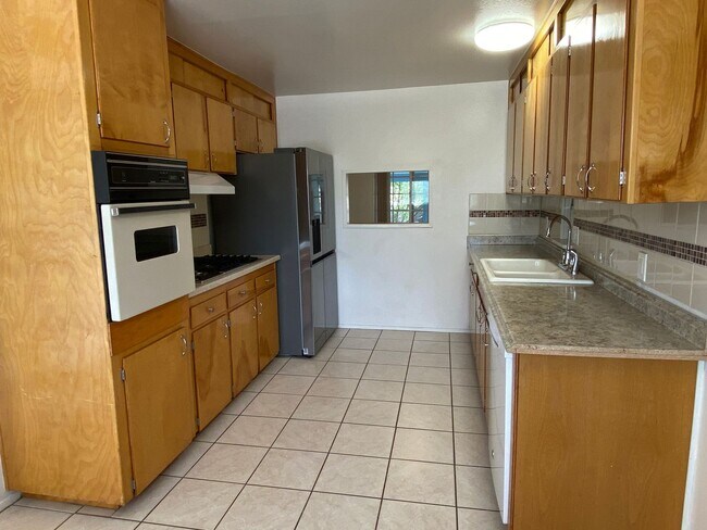 Photo - 1612 Princeton Dr SE