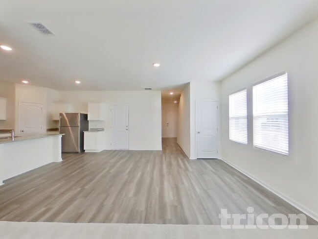 Photo - 1066 Large Poppy Dr