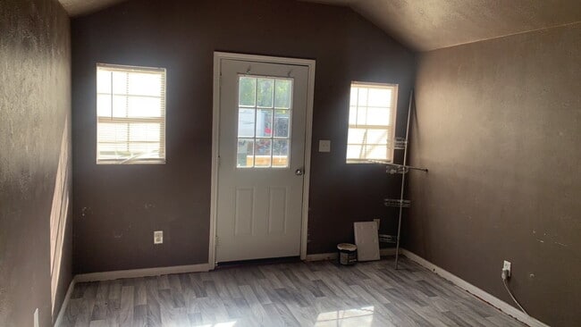 Photo - Cheap 1 bed tiny home available for Rent i...