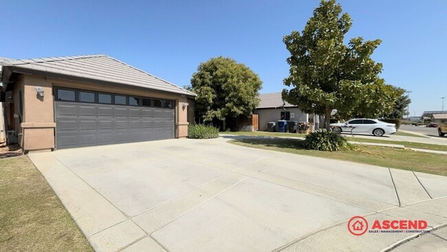 Photo - 3 Bedroom Home In Northwest Bakersfield!