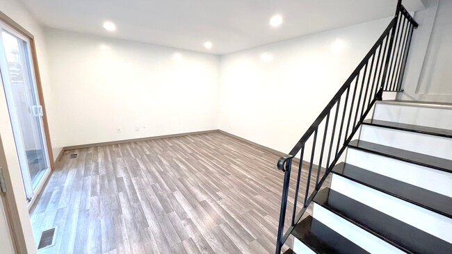 Photo - 7694 Dunmore Rd