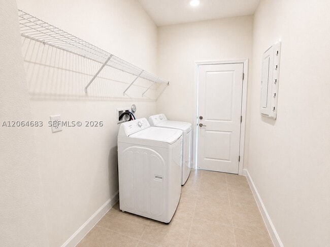 Photo - 10691 Wilgrove 10691