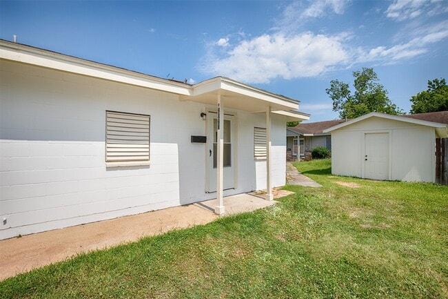 Building Photo - 2020 Rosalee St Rental