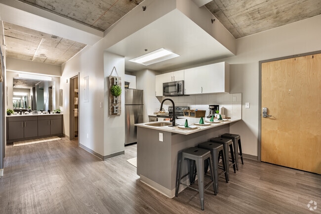 4BR, 2BA - 1,000SF - Kitchen / Dining Room