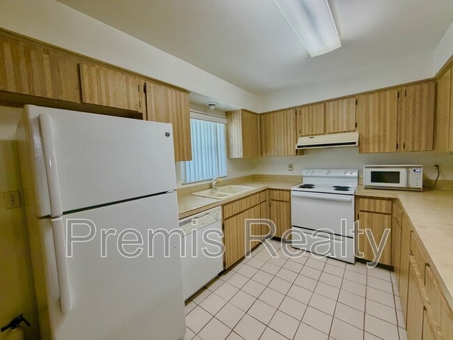 Photo - 3371 Brodie Way