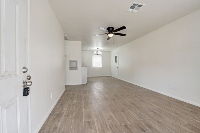 Photo - 4704 SE 18th St