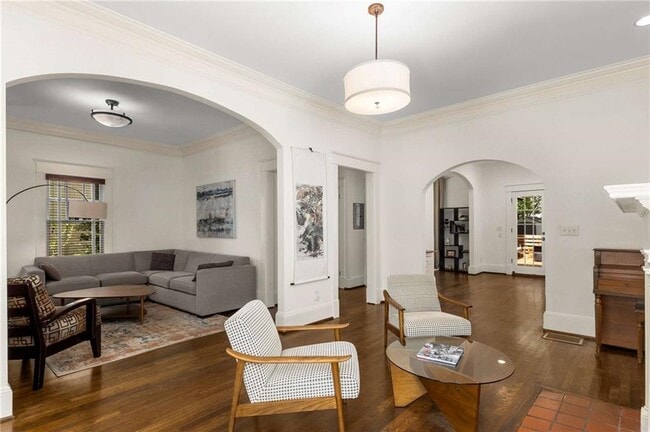 Photo - 648 Cresthill Ave NE