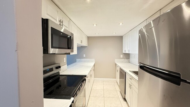 Building Photo - 1950 N Congress Ave Rental