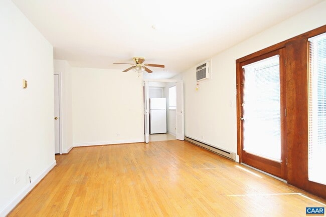 Photo - 2114 Ivy Rd Unit 4