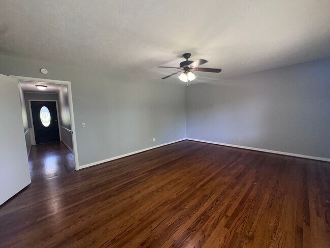 Photo - 302 11th St NE