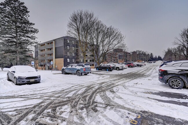 Photo - Lakeview Towers Apartments