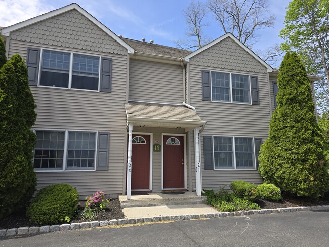 Front - 13 Autumn Leaf Ct Apartments Unit 2-1